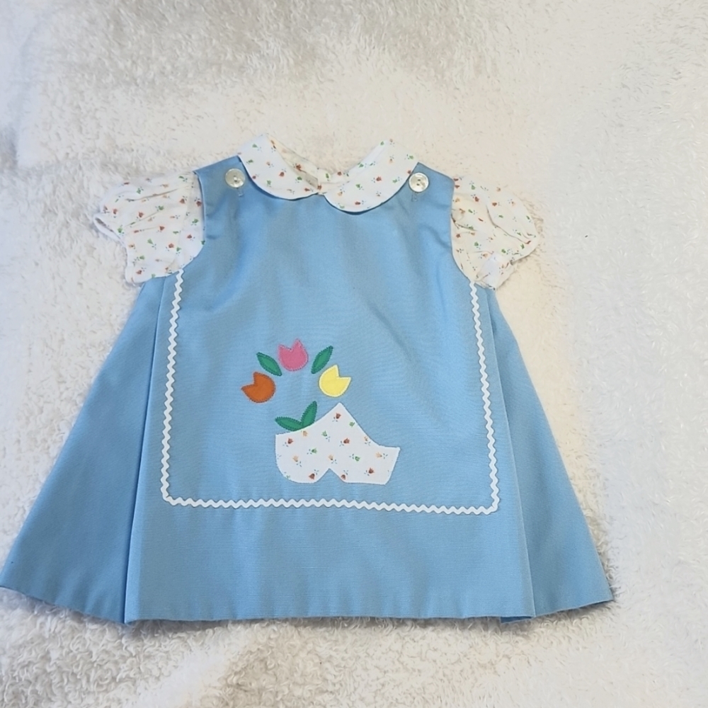 Pretty vintage infant girls Saks Fifth Avenue blouse and jumper